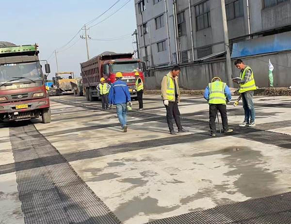 福建老材料的新故事：玻璃纤维土工格栅如何在‘白改黑’浪潮中重获新生？
